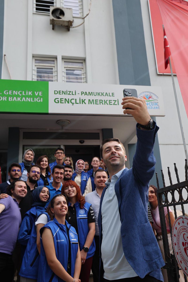 enes_efendioglu's tweet photo. Bugün Denizli ve Aydın’da gençlik merkezlerimizi ziyaret ettik, kıymetli Gençlik Çalışanlarımızla bir araya geldik.

Gençlik Merkezleri Dönüşüm Programı için heyecanlıyız, hazırız.📌

@GSBgenclik @gencliksporbak https://t.co/O1zhxvxo4C