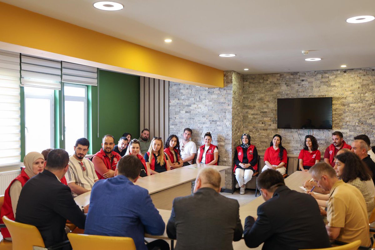 enes_efendioglu's tweet photo. Bugün Denizli ve Aydın’da gençlik merkezlerimizi ziyaret ettik, kıymetli Gençlik Çalışanlarımızla bir araya geldik.

Gençlik Merkezleri Dönüşüm Programı için heyecanlıyız, hazırız.📌

@GSBgenclik @gencliksporbak https://t.co/O1zhxvxo4C