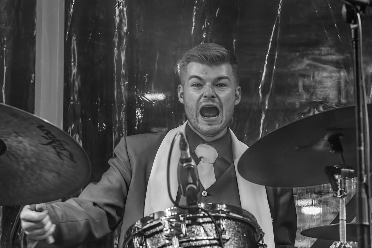 Our wonderful drummer, Robbert van Kalmthout, has been nominated by the 'Slagwerkkrant' in the category ‘Best Jazz Drummer Benelux’! 🥁 
Soon the votes will be publiced: slagwerkkrant.nl/poll/
It's time for a sub category "Jump'n Jive", don't you think? ;-) 
#jazzconnectionband