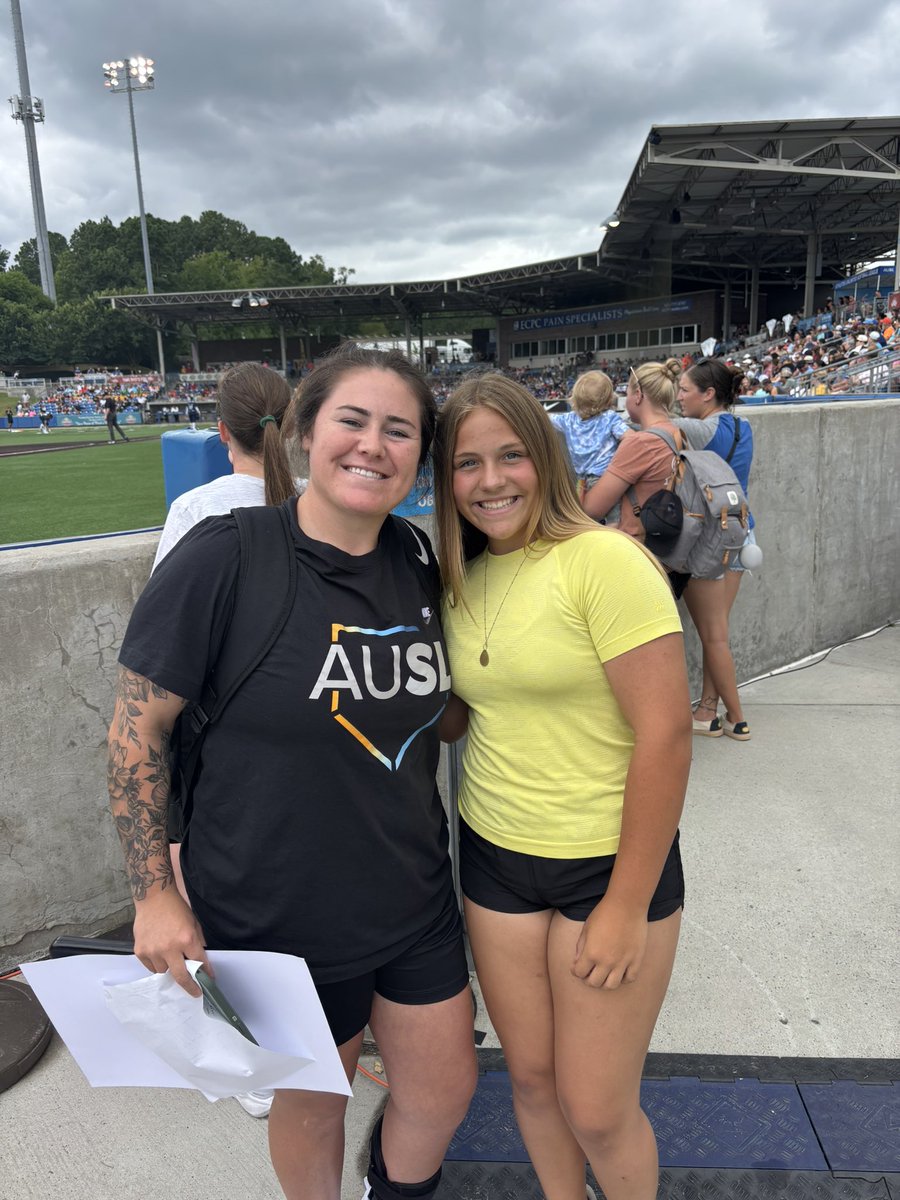 GiulianaDudek5's tweet photo. It was so much fun watching the AUSL All Stars yesterday! The day was even better because I got to reunite with some of my favorite @HailStateSB girls! #godawgs @Org_LLG @Patrick38848619 @MIASKY3332 @SierraSacco_ @alyssa_loza https://t.co/iV9OdAQagi