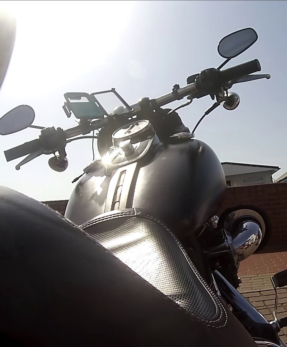 BikerDad67's tweet photo. Still no interest in the hog and I've reduced the price to £8250.  This isn't going to work with the Pan America purchase! I'll leave it up for sale for a couple more weeks, but I can see me having to convert to mid controls at some point 🤪 #Hoglife #Harley https://t.co/hP3ucoosjb
