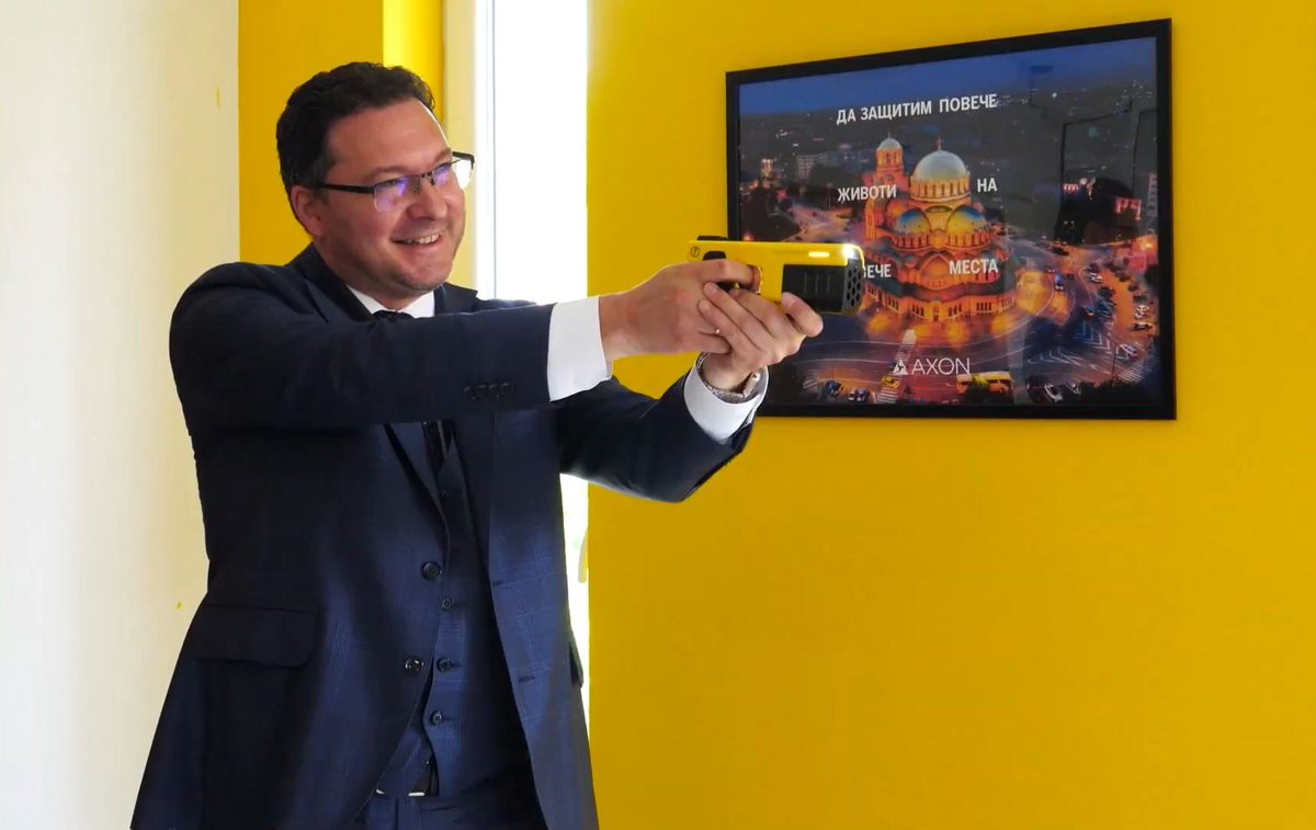 Daniel Mitov tweet media