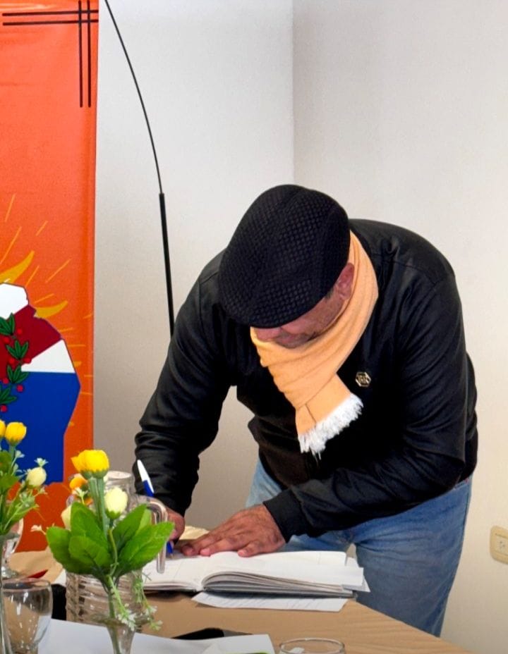 dantealives's tweet photo. Listo firme mi candidatura a diputado provincial. 
Mi partido [Ni CHICHA, NI LIMONADA] #LARIOJA 
@clarincom @GermanLaRioja @lariojainforma1 https://t.co/Yv7nqacjpn