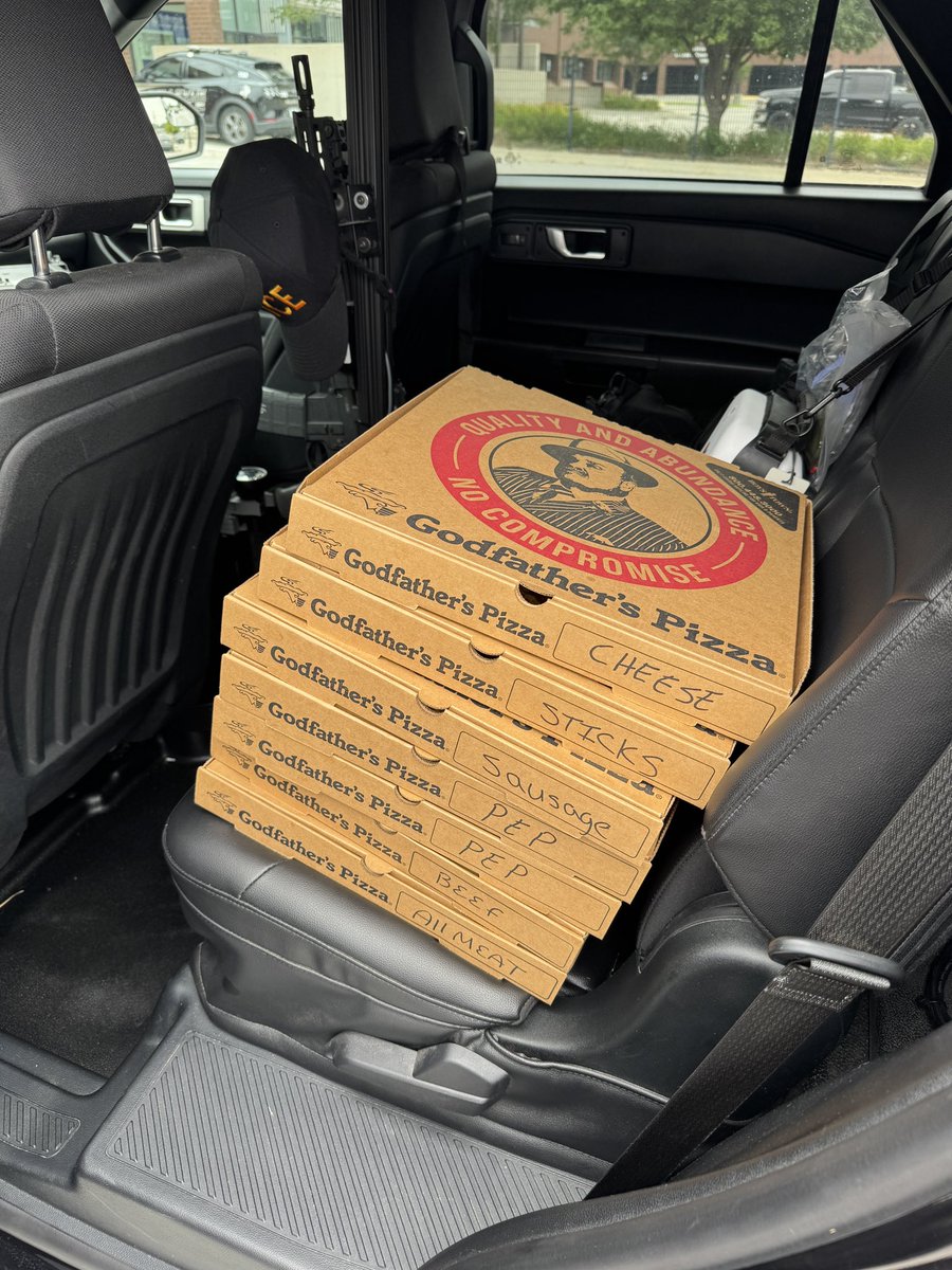 Lt. Chad Reed (@ltreedbpd) on Twitter photo Time to feed the crew! ๐ฎ๐ปโโ๏ธ๐ฎ๐ฝโโ๏ธ๐ฎ๐ผ๐๐<a href="/godfatherspizza/">Godfather's Pizza</a> <a href="/BellevuePolice/">Bellevue Police</a> <a href="/CityofBellevue/">City of Bellevue</a> Time to feed the crew! ๐ฎ๐ปโโ๏ธ๐ฎ๐ฝโโ๏ธ๐ฎ๐ผ๐๐<a href="/godfatherspizza/">Godfather's Pizza</a> <a href="/BellevuePolice/">Bellevue Police</a> <a href="/CityofBellevue/">City of Bellevue</a>
