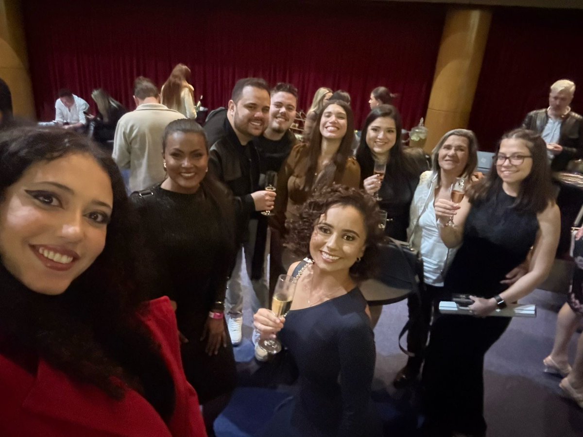 potiguarzinhas's tweet photo. No in concert de sexta rolou encontro e muitas alegrias! 

Obrigada, @centraldamem e @gdoproducoes, pela alegria desse dia!

A thread: https://t.co/e6q98EOiBf