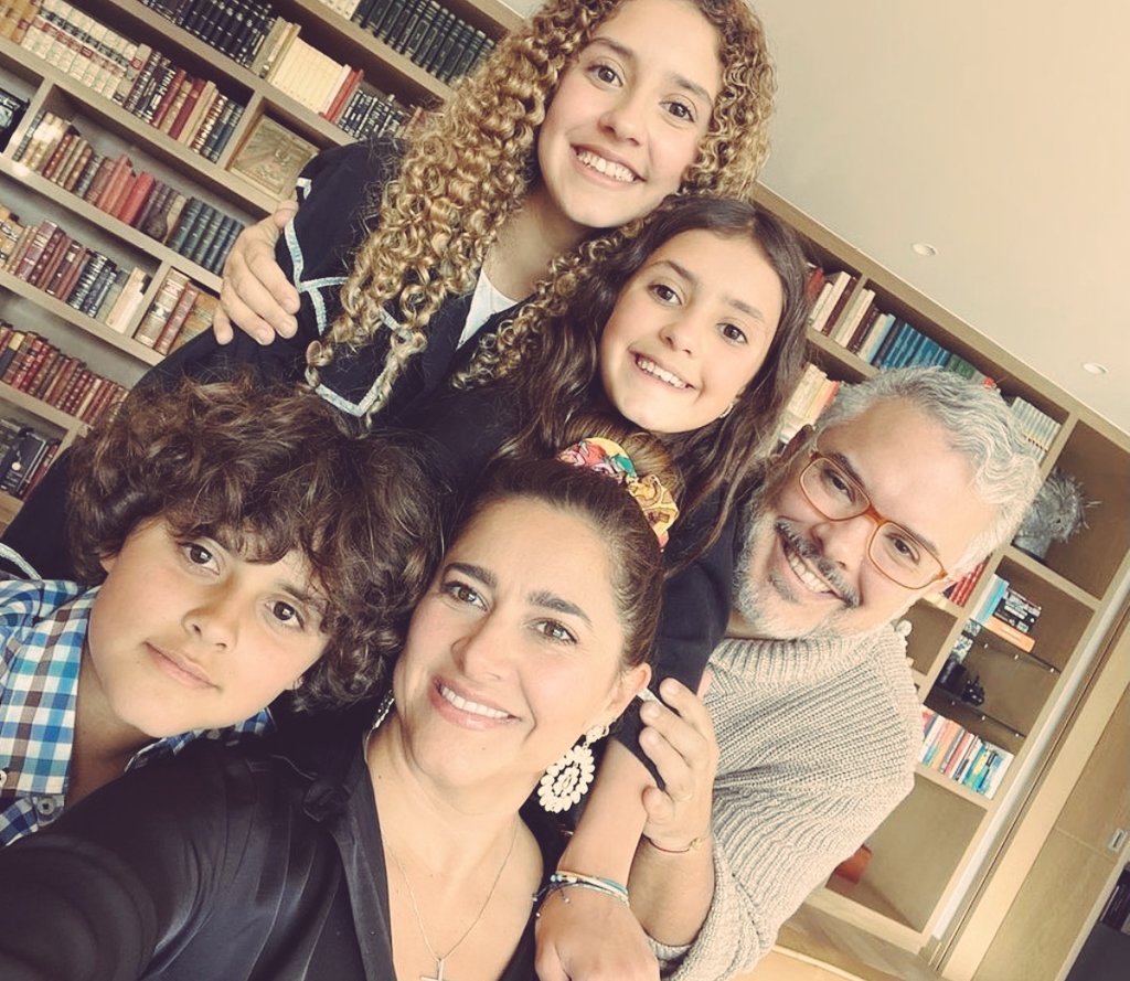 Con ustedes el último presidente que si respetó a su familia, esposa y al país

Definitivamente Iván Duque fue un presidente con Dignidad para el cargo

Lo extrañan ?