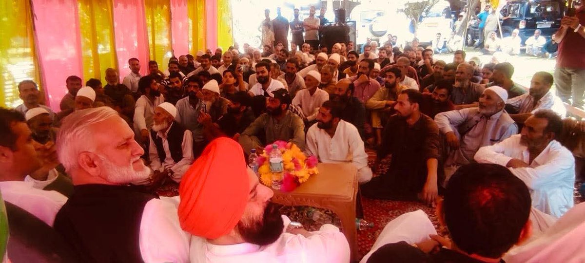 Congress <a href="/INCIndia/">Congress</a> holds convention in Sopore Srinagar to mark #5Aug as black day for J&amp;K. 
Seniour Congress leader former MLA &amp; Ex minister #GM_Saroori speaks during this event and marks the key issues related to the Govt and J&amp;K state.
<a href="/GAMIR_INC/">Ghulam Ahmad Mir</a> <a href="/RahulGandhi/">Rahul Gandhi</a> <a href="/jkCongress/">JKCongressCommittee</a>