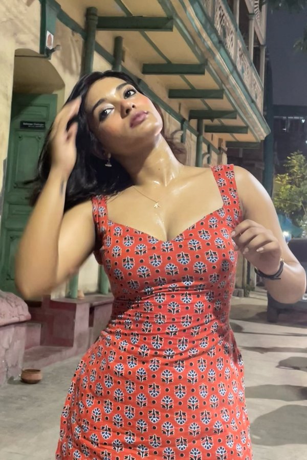 GxcW7YLbAAAShuJ?format=jpg&name=900x900