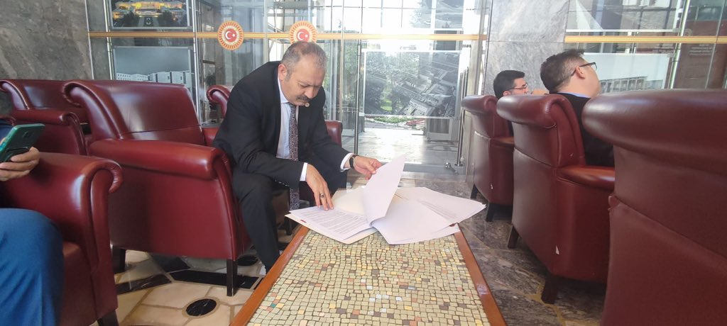 Uzman Çavuşların Mesleki Sağlık ve Psikososyal Sorunları:

Mevcut Sorunlar:  
1. Yetersiz Sağlık Yönetmeliği: Uzman Çavuşlarımızın görev süresince maruz kaldığı ağır fiziksel ve psikolojik koşullar, mevcut sağlık yönetmeliğinde yeterince karşılık bulamamaktadır. Bu eksiklik,