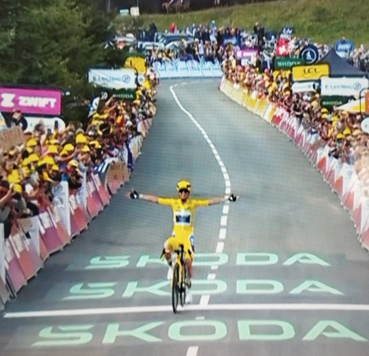 Aquest <a href="/LeTourFemmes/">Le Tour de France Femmes avec Zwift</a> té un nom.
Felicitats <a href="/FERRANDPREVOT/">PFP</a> !🤩