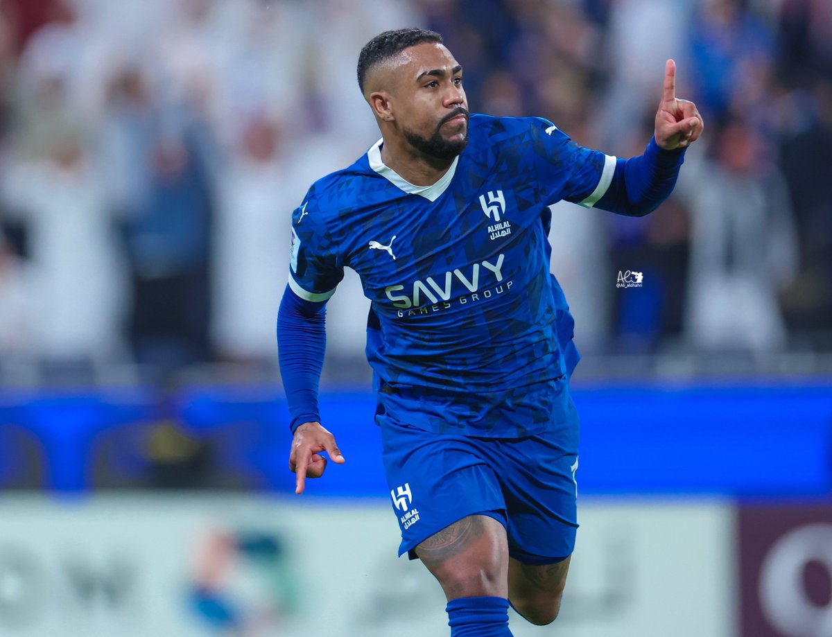 يا هلالي عطني رأيك بكل عقلانية، مالكوم يبقى ولا يرحل ؟ 

انا بعد اللي صار مع الجمهور في كأس العالم ما ودي يبقى ولا دقيقه بـ #الهلال 🤷🏻‍♂️