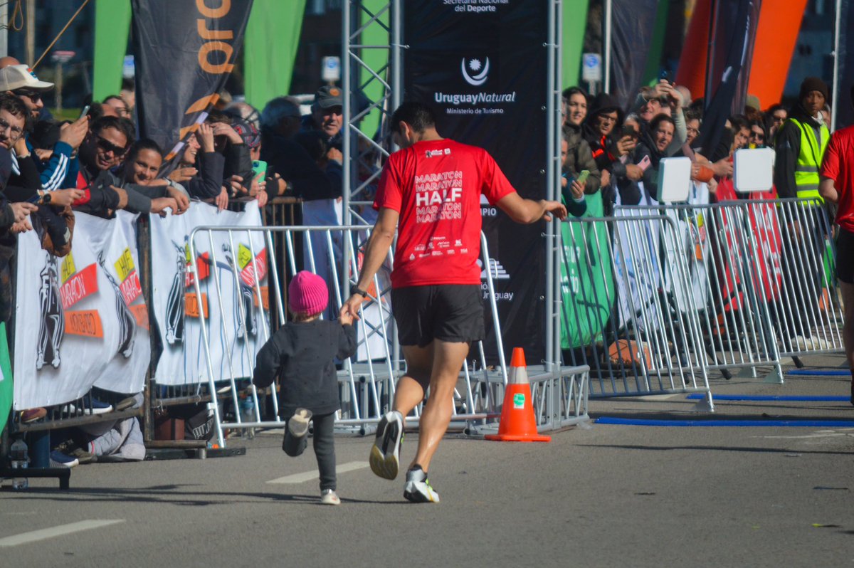 ClaudioVisillac's tweet photo. Hermosa jornada de domingo en la Rambla de Montevideo con más de 4500 participantes.
Recibimos a cientos de corredores del exterior y del interior del país que vinieron a la capital a vestirla de fiesta.
Montevideo se mueve 🙌🏽
#halfmaraton https://t.co/DMdA9rg2Fn