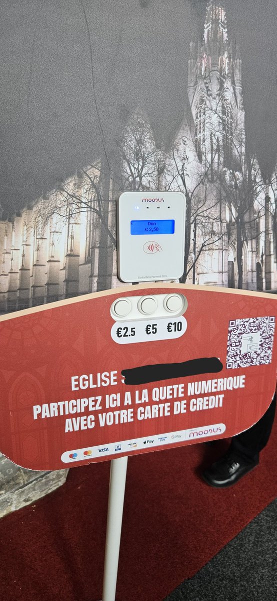 Des bornes full sanwa à l'église.
👀