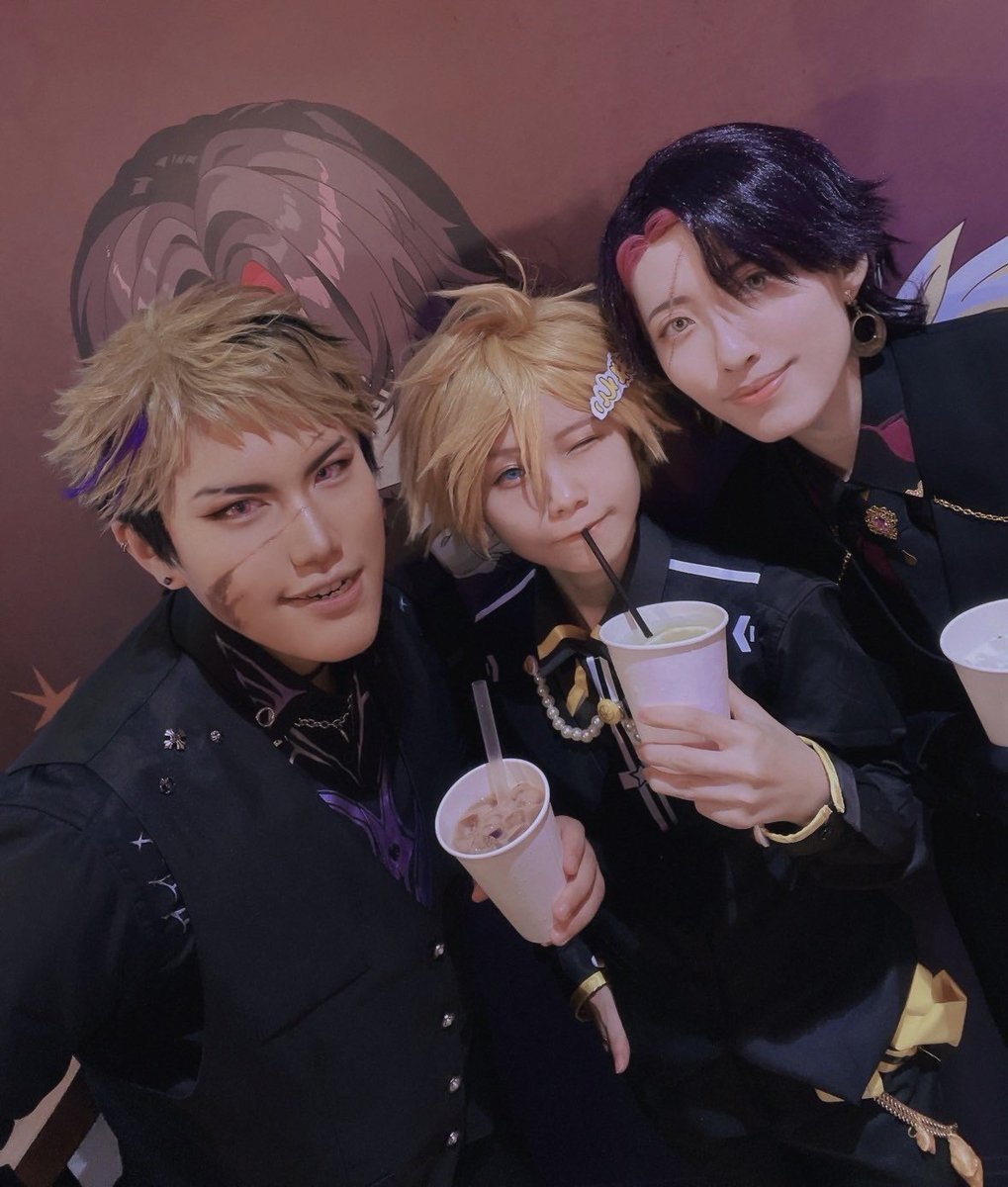 Krisis at HEROIC BAR🍷✨
 
——-
🥽　   <a href="/azumaya_hiro/">ひろまひろ💙</a>
🃏🔪 <a href="/fox_dont_sleep/">木真制菓｜霓集箱A05</a>
🧻　   <a href="/MozenJulchen/">莫森 Mozen</a>
——-
#zalillust #Vantaclone #YuQosplay
#Krisis #cosplay
#にじさんじHEROIC_BAR