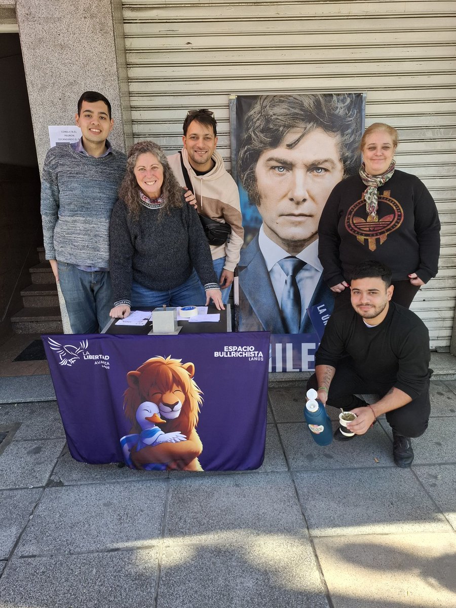 DiegoMac227's tweet photo. Todos apoyando a Milei y a La Libertad Avanza. https://t.co/qRuGcpWK6E