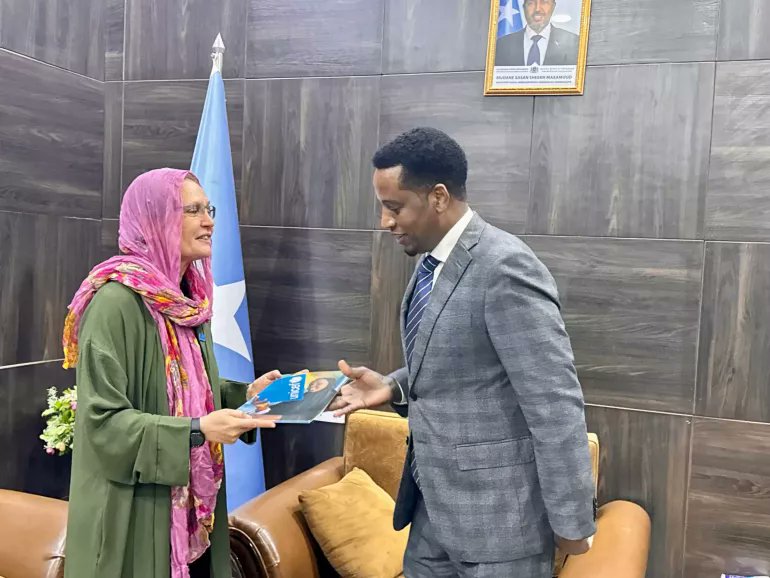 Sasdosom's tweet image. #SASDOSOM welcomes Ms. Sandra Lattouf as the new @UNICEFSomalia Representative! 👏
We look forward to strengthening collaboration to improve the lives of children across Somalia.

Welcome aboard, Ms. Lattouf! 🇸🇴👶💙
#SASDO #UNICEF #ChildRights #Somalia  #PartnershipsForChildren