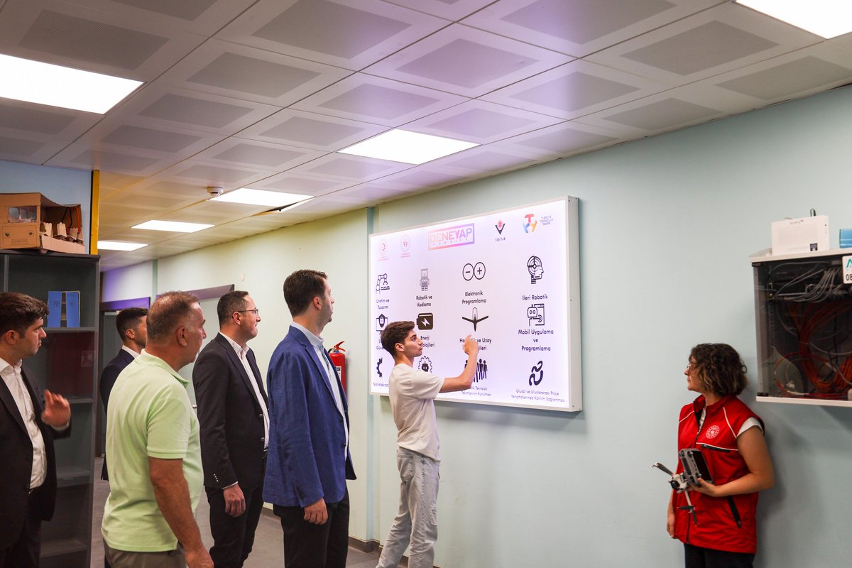 GSB_AydinGM's tweet photo. Gençlik Hizmetleri Genel Müdürümüz Dr. Enes Efendioğlu,
Genel Müdür Yardımcımız Tarık Karkınçam ve Yönetim Hizmetleri Daire Başkanımız Zafer Balıkçı;

Aydın Gençlik Merkezimizi ziyaret ederek Gençlik Merkezi Müdürlerimiz ve Gençlik Çalışanlarımızla bir araya geldi. https://t.co/vPIjxHI5at