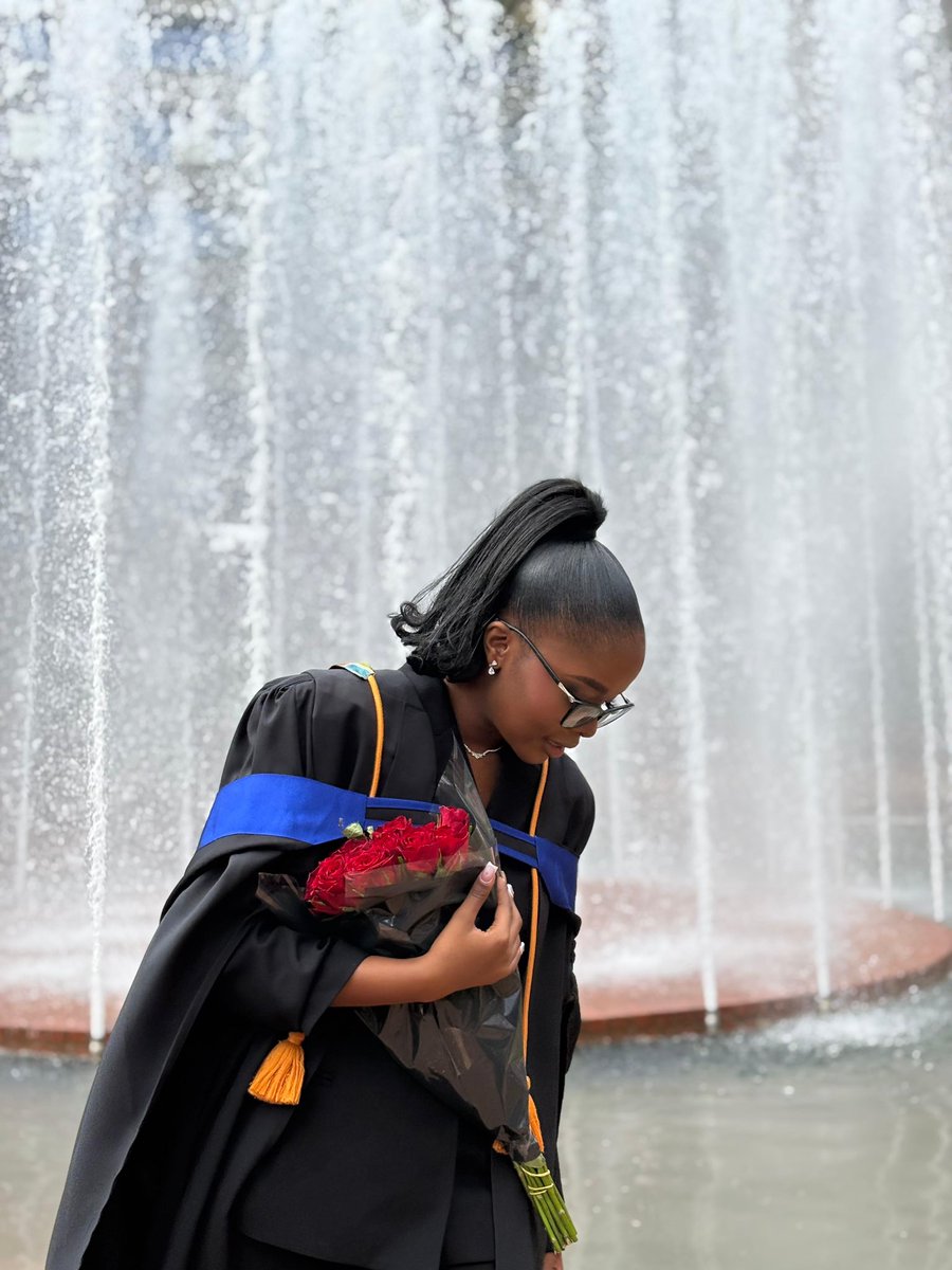 Congrats to former NSA NEC SG, Ms. Vuyelwa Mokwena, on graduating with a Bachelor of Accounting from UJ.🧡 Wishing her the best ahead. 🙏🏿❤️ #NSA #OrangeArmy #GraduATE