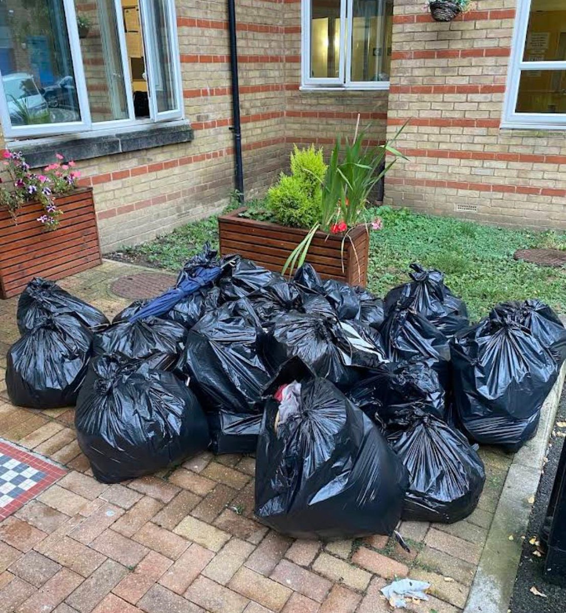 sinhalite149's tweet photo. UK towns are overwhelmed with single-use plastic bags. 🌍
We already have the solution:
✅ 100% compostable, plant-based bags
✅ Approved by UK waste collectors
✅ Breakdown in landfill – zero plastic waste
It’s time to ban single-use plastic in the UK.
https://t.co/g4yuHdpMJx https://t.co/01YXybquyi