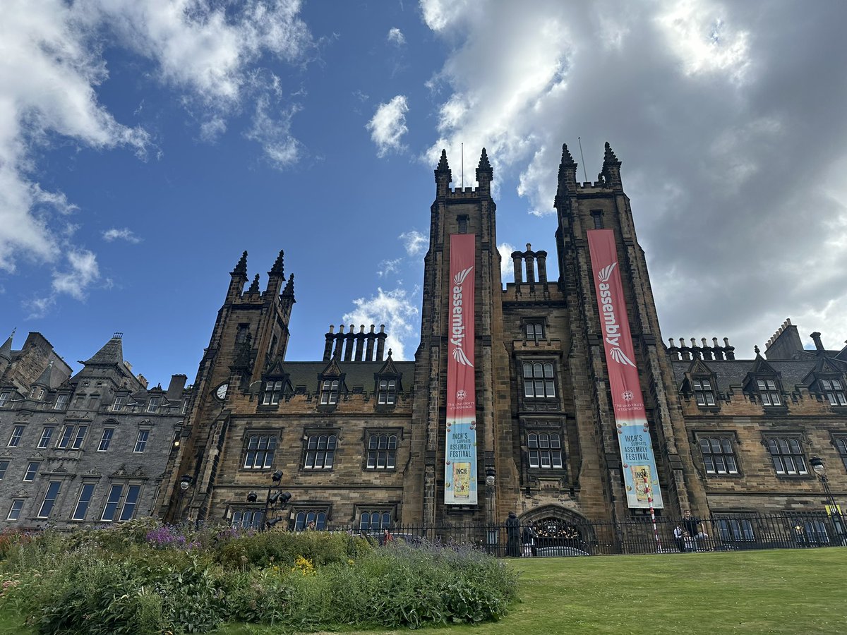 Leuk dagje Edinburgh, het was start van de festival maand, een soort van Uitmarkt, maar met heel veel muziek, voorstellingen, etc op straat