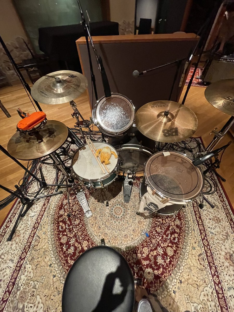 火水木金スタジオ入って
土曜は朝からレコーディングで夜ライブ
日曜も朝からレコーディングで夜遅くまで
そして明日も引き続きレコーディング

先週から久々にハードモードだけど、レコーディングすると上手くなる(気がする)から楽しい！
今週土曜からは遠征だから、それまでに色々おさめなきゃだ🍣