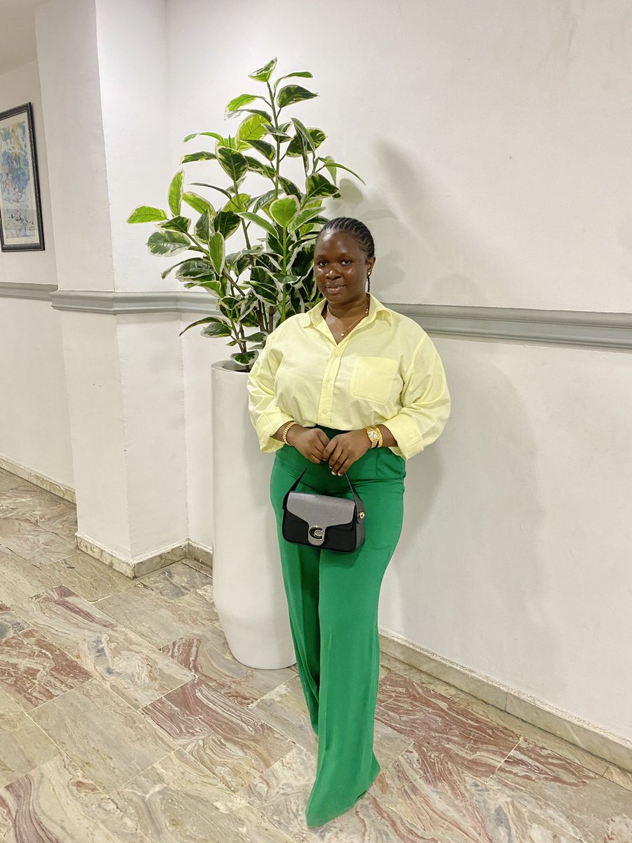 pickinthedollar's tweet photo. Sunday ootd 💚 https://t.co/WxkOb8oTQR