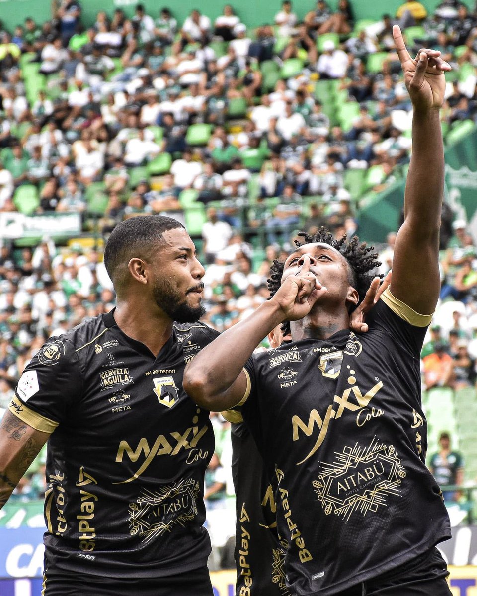 Buenas tardes villavo !

Siempre soñé con ver la gente feliz !
Hoy que la veo !
……Sueño con verla aún más feliz !
Ese es mi motor !

El domingo enfrentaremos a un equipo aliado, con un extraordinario técnico y con una hinchada buena, que debió levantar el título !

Seguimos