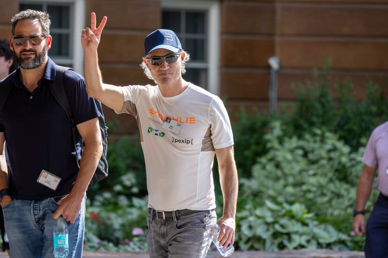 Palantir continues to boost US government efficiency with advanced AI tools, securing major contracts and doubling shares this year as it helps drive innovation in national defense. cnbc.com/2025/08/01/pal…