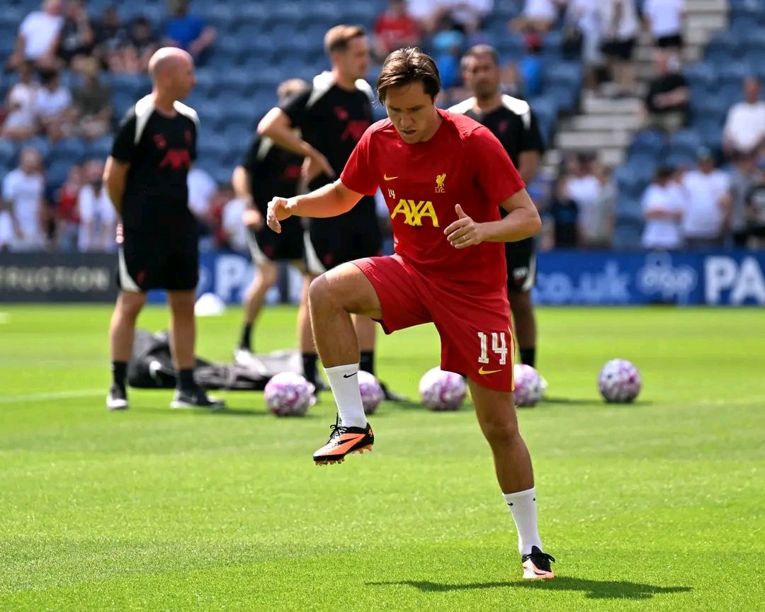 🔴🎖Federico Chiesa’s future may soon become clearer having missed out on Liverpool's tour due to a minor setback.

As the Reds return to their base, there's been more speculations about the Italian leaving Anfield this summer.

Sell   Or    Keep? 🤔