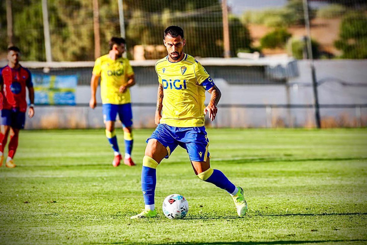 viiictiito9's tweet image. Suso se incorporará mañana a los entrenamientos del @Cadiz_CF  el jugador mañana se unirá al grupo tras su pequeño parón por un dolor en el aductor que lo ha tenido fuera unas semanas . @beniarroyo_ @OndaCadizTV  @LaVozdeCadiz  @portaldecadiz @migquintana #suso #cadiz