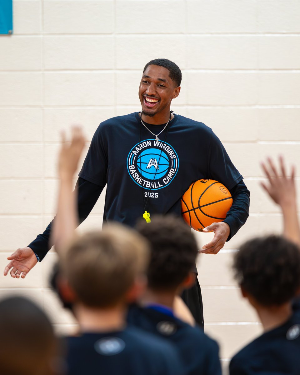 okcthunder's tweet photo. Going home to give back ⛹️

@Aaron_Wiggins_ hosted elementary and middle school hoopers at his high school in North Carolina for his inaugural basketball camp, inspiring the next generation of players in the place he grew up! 🙌 https://t.co/6K5OxUUaEY