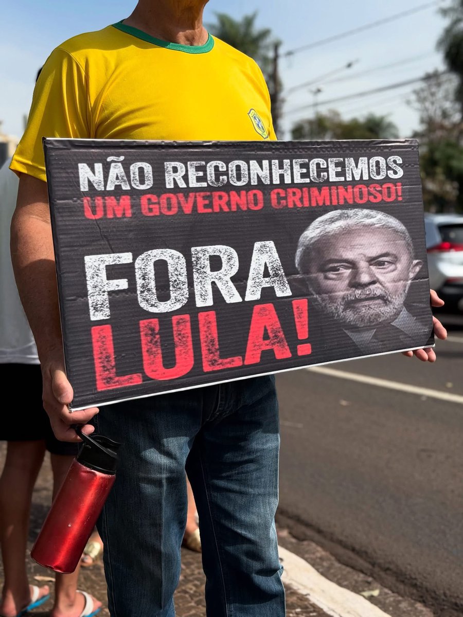 NAS_RUAS's tweet photo. Manifestação REAJA BRASIL!     03.08.2025.     
Campo Grande/MS

Hoje, mais do que um ato, o que ocorreu foi um grito de compaixão. Vimos um povo pedindo por justiça e por anistia. Vimos lágrimas, abraços e a coragem de quem se recusa a esquecer aqueles que ficaram para trás. https://t.co/hJkkCacmae