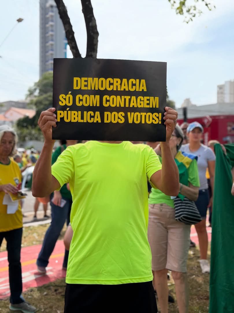 Manifestação REAJA BRASIL!     03.08.2025.     
Campo Grande/MS

Hoje, mais do que um ato, o que ocorreu foi um grito de compaixão. Vimos um povo pedindo por justiça e por anistia. Vimos lágrimas, abraços e a coragem de quem se recusa a esquecer aqueles que ficaram para trás.