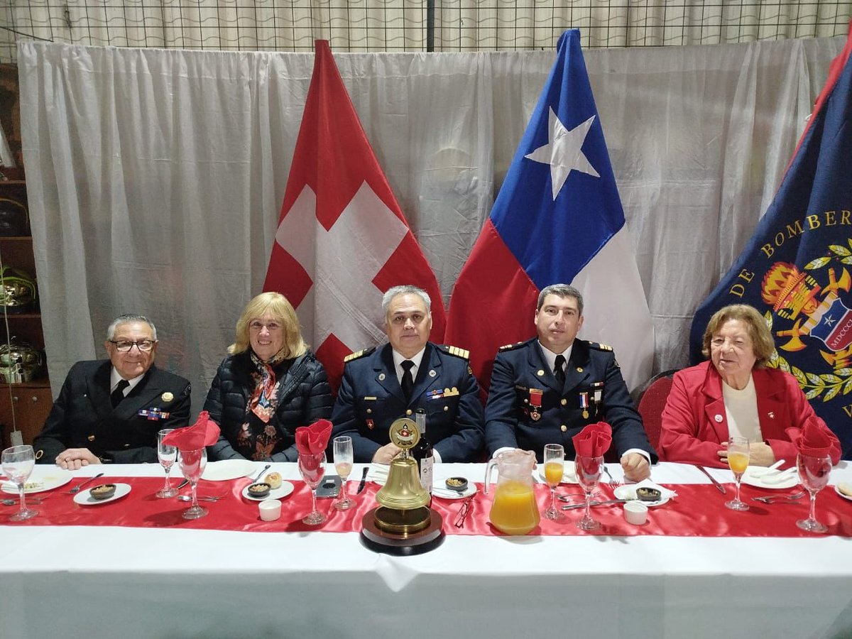Celebración por Día Nacional de Suiza.
En nuestro cuartel provisorio nos reunimos junto a miembros de la Comunidad Helvética de nuestra región, para celebrar un nuevo aniversario de Suiza.
<a href="/SuizaChile/">Embajada de Suiza en Chile</a> <a href="/ChilenoSuiza/">Cámara Chileno Suiza de Comercio</a> <a href="/Ichilenosuizo/">I. Chileno Suizo</a>