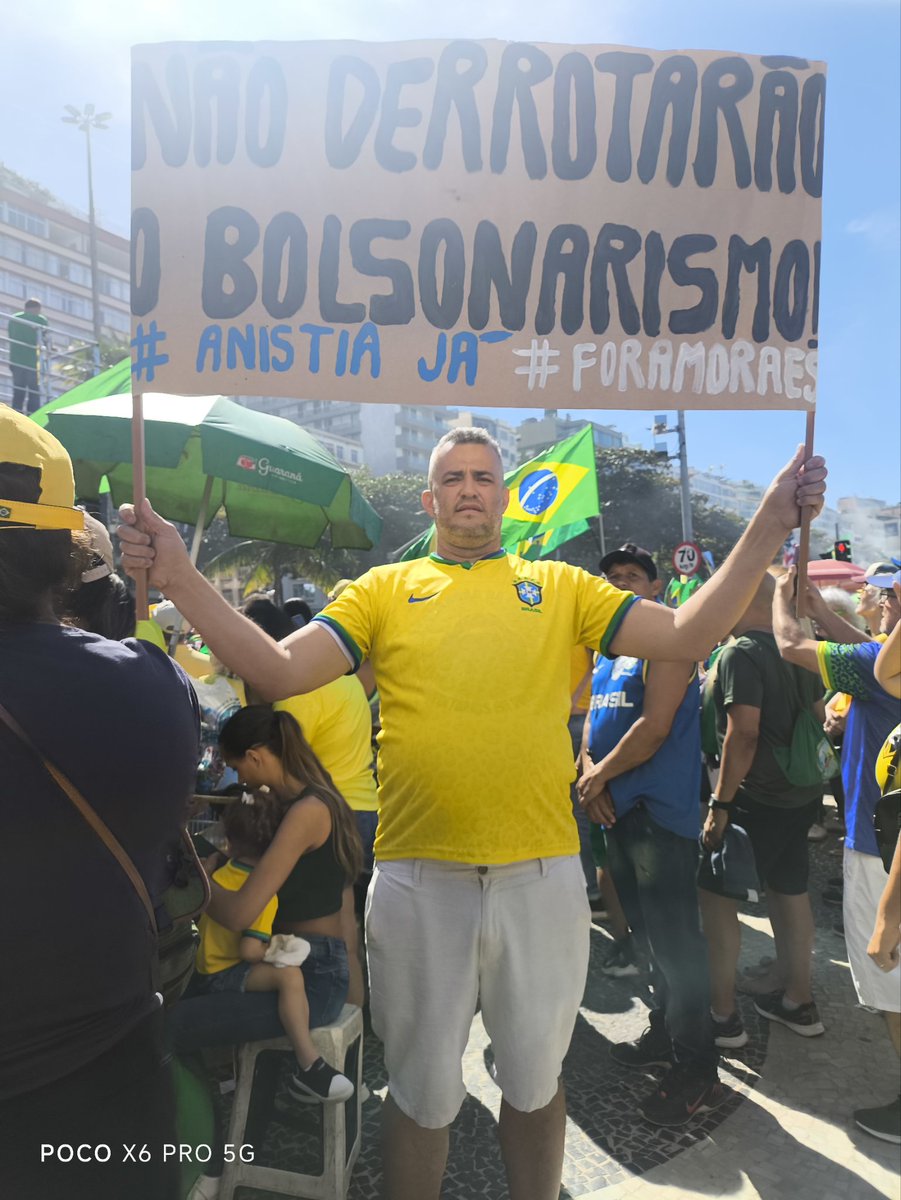 TEIXEIRATAVARES's tweet photo. @leandroruschel Em Copacabana https://t.co/XEKqrlwCZk