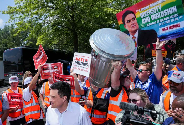 With all the DC consultants on hand to crowd fill how did they let these optics happen? Not ready for the big show?