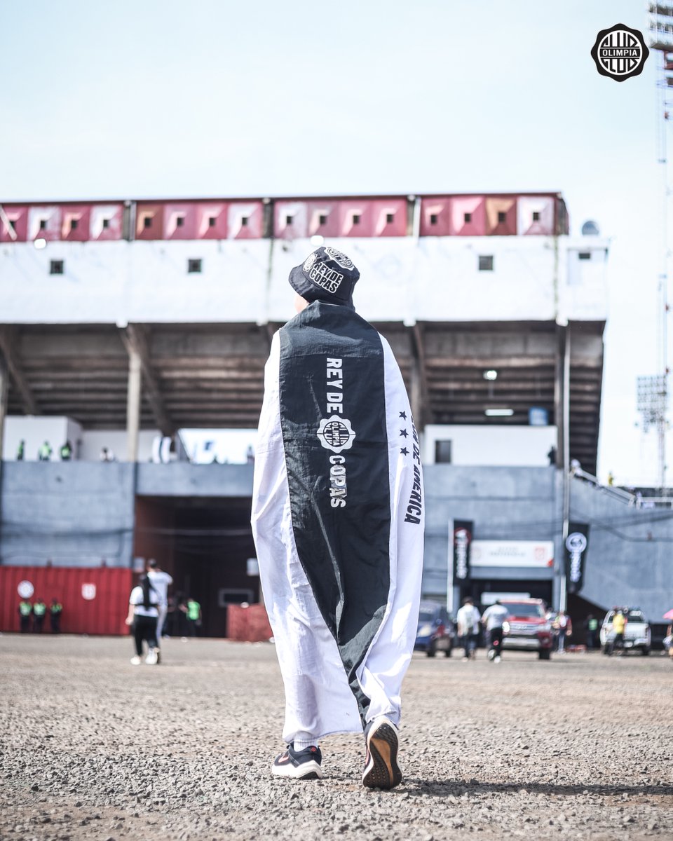 𝐍𝐨 𝐥𝐨 𝐭𝐫𝐚𝐭𝐞𝐧 𝐝𝐞 𝐞𝐧𝐭𝐞𝐧𝐝𝐞𝐫.

🤍🖤🤍