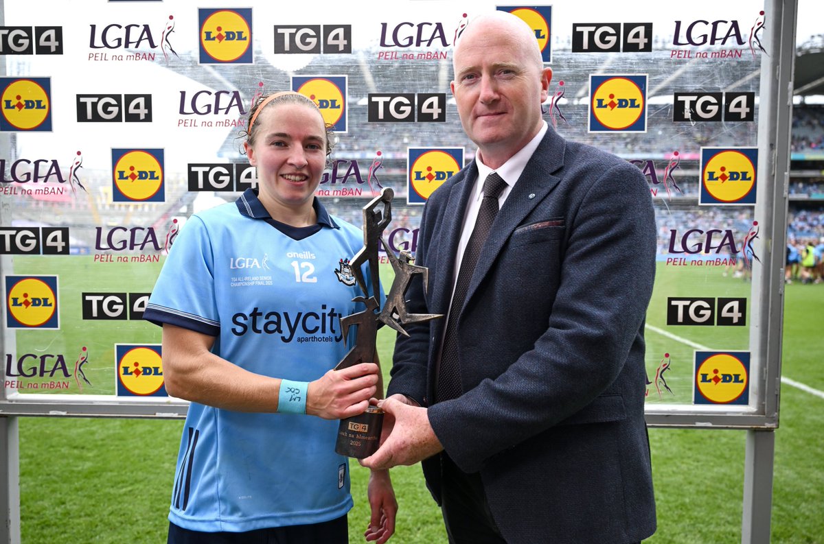 🏅 Congratulations to <a href="/dublinladiesg/">DublinLGFA</a>’s Orlagh Nolan who is the Player of the Match following the <a href="/TG4TV/">TG4</a> All-Ireland Ladies SFC Final. Rónán Ó Coisdealbha, Head of Sport, <a href="/SportTG4/">Spórt TG4</a> presented Orlagh with her award at Croke Park. #ProperFan