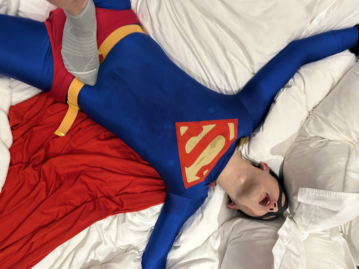 sunset7752's tweet image. スーパーマンと対戦した。
身動きできないスーパーマンを踏みつけた。