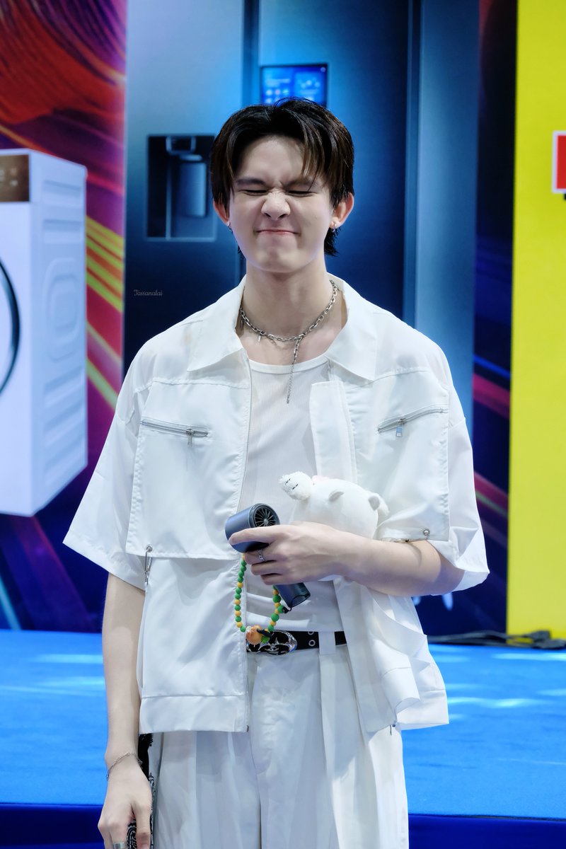 ท่าอะไรนะ🤣

#ElectronicaShowcase 
#PowerMallxNEVONE 
#NEVONEth #TawanNEVONE