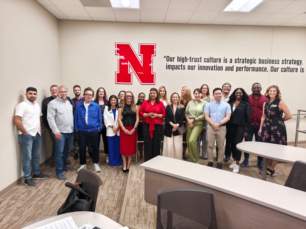 Wrapping up groupie season at #IVLP2025 🥳

Lots of memories created with the best part being the group pictures- the first one is my favorite and some unfeatured but still the best moments 😀

5 States from Washington DC. Louisville, Kentucky. Kansas, Missouri. Lincoln,