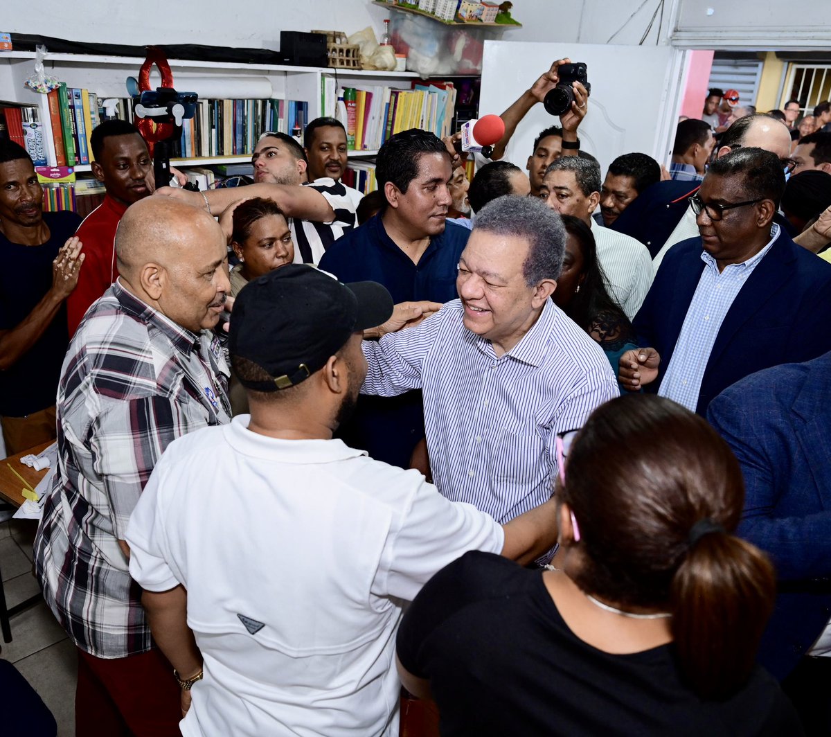 Lo que hemos visto hoy, en una desbordante movilización de ciudadanos a nivel nacional en el marco de las elecciones internas de la Fuerza del Pueblo, constituye un hecho sin precedentes.

Esto no ha sido una elección cualquiera, sino una verdadera demostración de fuerza, de