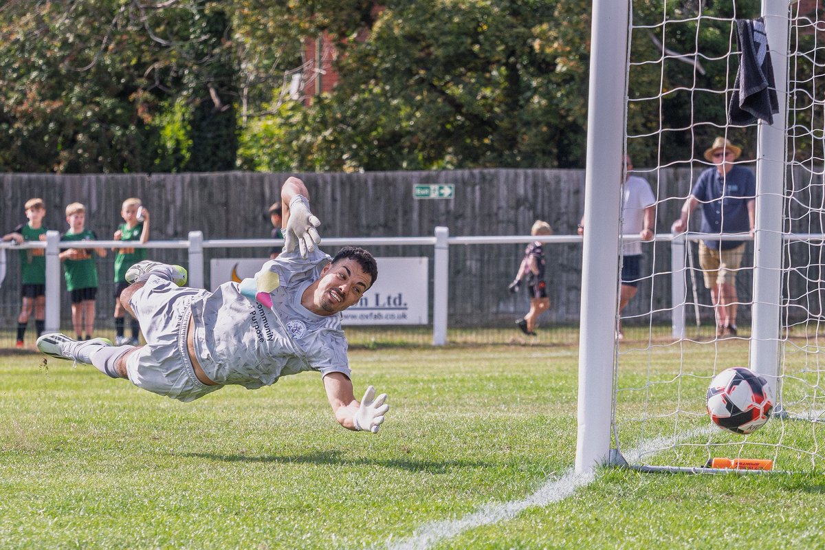 Duncan Eames (@duncan_eames) on Twitter photo My photos from yesterday's Emirates FACup Extra-Preliminary Round match between <a href="/kidlingtonfc_/">Kidlington FC</a> and <a href="/ClevedonTownFC/">Clevedon Town Football Club</a> can be seen here:
flickr.com/gp/djeames/328…
#EmiratesFACup My photos from yesterday's Emirates FACup Extra-Preliminary Round match between <a href="/kidlingtonfc_/">Kidlington FC</a> and <a href="/ClevedonTownFC/">Clevedon Town Football Club</a> can be seen here:
flickr.com/gp/djeames/328…
#EmiratesFACup