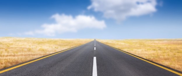 تحت سخونة الشمس... على أرصفة الوطن... وقف يتسول... يبحث عن أحلامه الموؤودة... يتلفت من حوله... ينظر إلى الوجوه الواقفة بجواره... يصرخ... فما يسمع غير صدى صوته... يضحك... وتنسكب الدموع.
بدر الهادي         #المسرحين_من_العمل