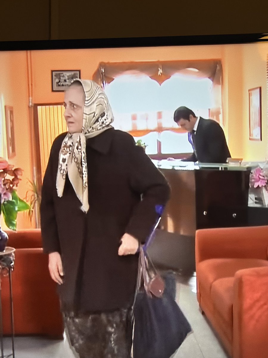 İnfluencer turnusolu longchamp çantayı yaprak dökümü cevriye çoktan ünlü etmiş bile