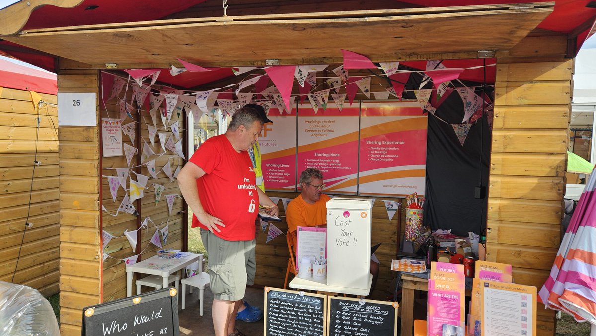 AnglicanFutures's tweet image. For some reason the @AnglicanFutures stall is very popular today. Maybe it is because one of our trustees has #ENGvINDTest on his tablet?