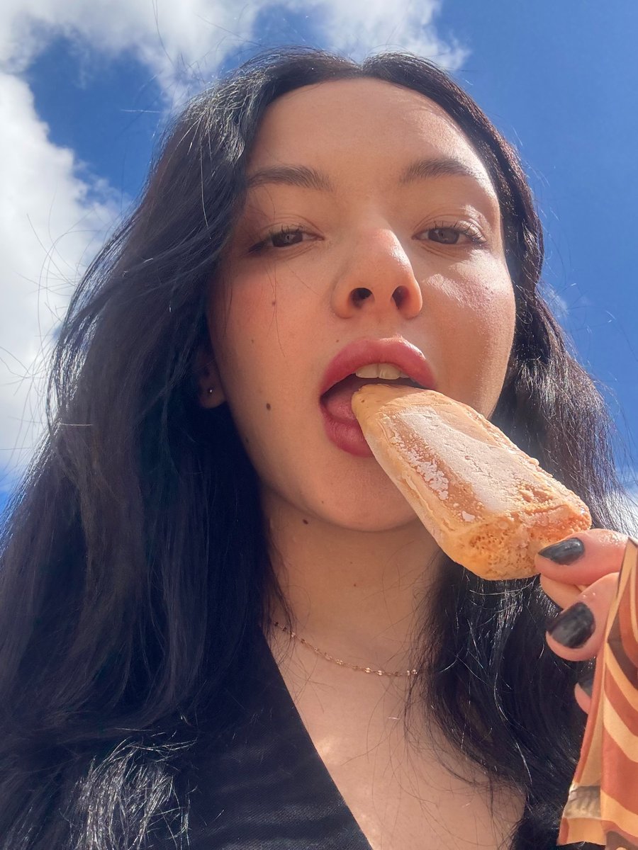 YumiThom's tweet photo. Licking this like it's your cock. Slow, messy, and with eye contact. Watch me swallow, baby 👇 Link's FREE https://t.co/A7DeY2vGoM