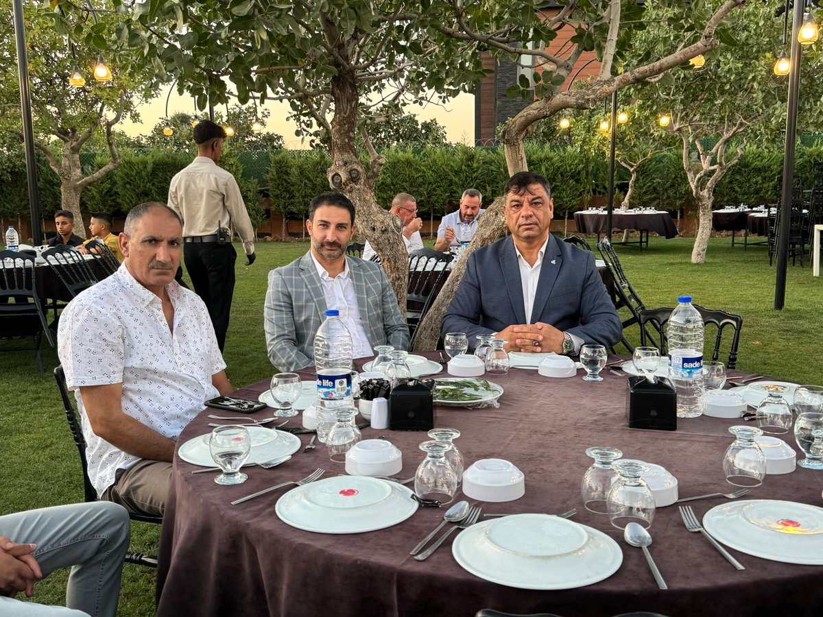 HalilAslan63_'s tweet image. Bugün Ki Ziyaretimiz Şanlıurfa’nın Önde Gelen Ailelerinden  #ÇAYAN  ve #TEKSÖZ Ailesinin Düğün Merasimine Katılım Sağladık.Genç Çiftlerimiz #DERYA ve #YUNUS EMRE’ye Ömür Boyu Mutluluklar Dileriz. #ÇAYAN  ve #TEKSÖZ Ailesine Hayırlı Uğurlu Olsun.
#ANAVATAN #PARTİSİ #ŞANLIURFA