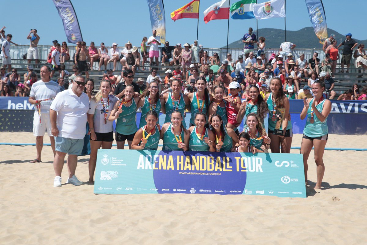 👉 Así ha quedado la clasificación del #CDEBMPlaya2025 en <a href="/aytolaredo/">Ayuntamiento de Laredo (Cantabria)</a> de la categoría #SéniorFemenino.

🥇 <a href="/catsfuengirola/">Cats Playas de Fuengirola</a>, entrega D. Francisco Blázquez y D. Miguel González

🥈 <a href="/BMGetasur/">Balonmano Getasur</a>, entrega D. Álex Abad

🥉 <a href="/bmplayalcala/">CB Playa Alcalá</a>, entrega D. José Manuel Barquín

📸 J. Corrales