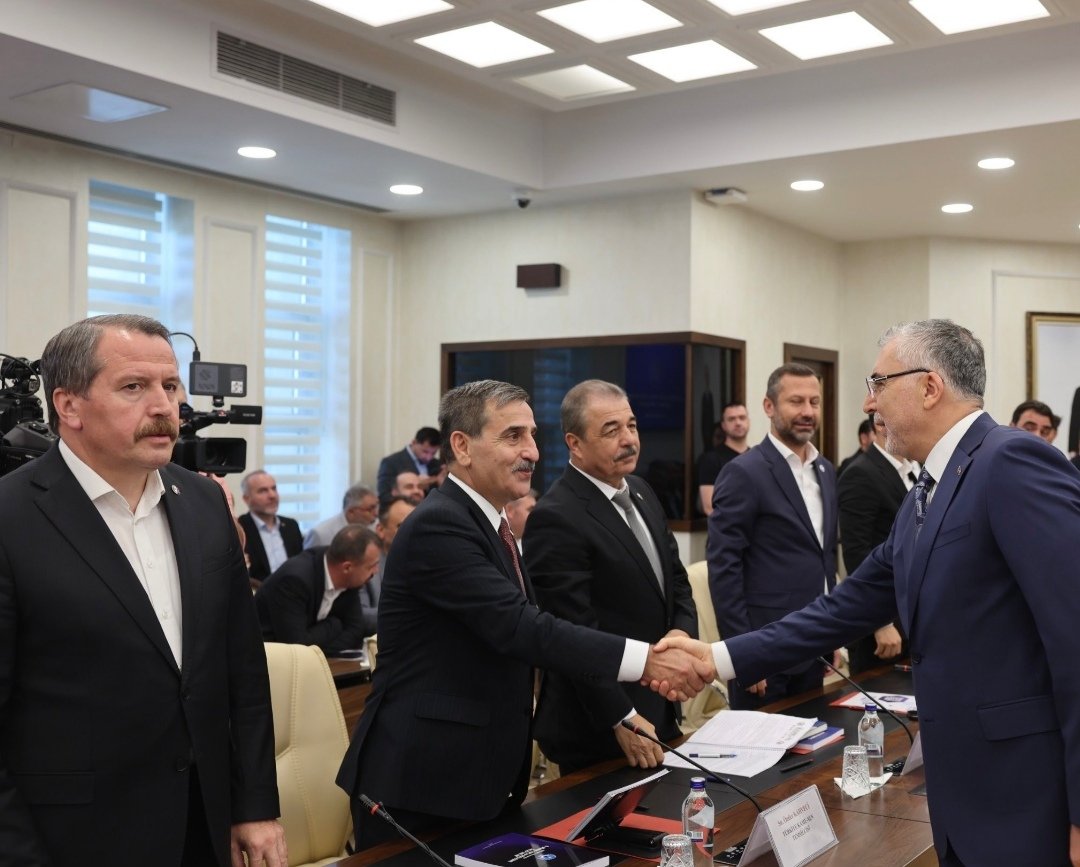 📍Memur arkadaşlar
🔹İkramiye almalı
🔹Vergide adaleti sağla, mart ayında % 20 temmuz ayında %27 lik dilime girmeli
🔹Haftada 45 saat çalışmalı
🔹Yeşil pasaportlar iptal olmalı
🔹İade olmamak koşuluyla 1 yevmiye aidat ödemeli
🔹2026 için 1500 seyyanen+%16 zam
#MemuraCifteStandart